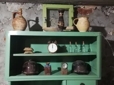 a shelf with vases and a clock on it at Apartmani Feliks in Resavica