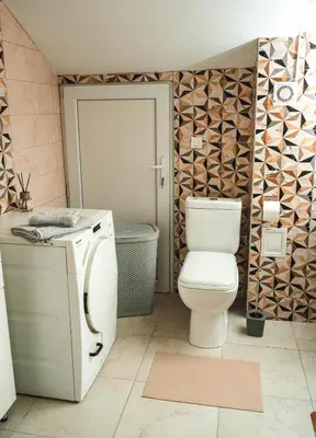 a bathroom with a toilet and a sink at Apartman Leskovčanka in Leskovac