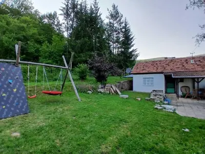 a yard with a swing and a house at Kuca Lula Stara planina in Pirot