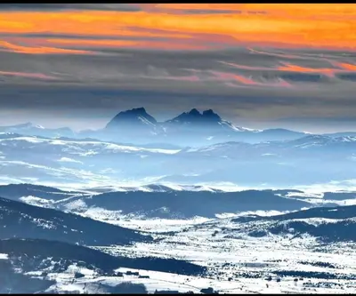 a view of a mountain range with clouds and mountains at Kucica od drveta 1 in Kopaonik