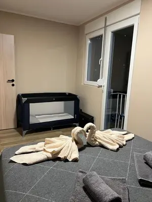 a room with towels on the floor with a tv at Apartman Dašić in Jagodina