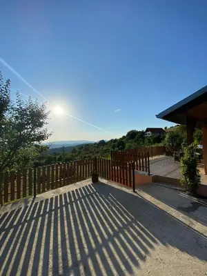 a wooden fence with the sun in the sky at Vikvid in Nišor