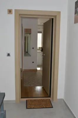 a doorway into a room with a mirror at Apartman Ras in Vrnjačka Banja