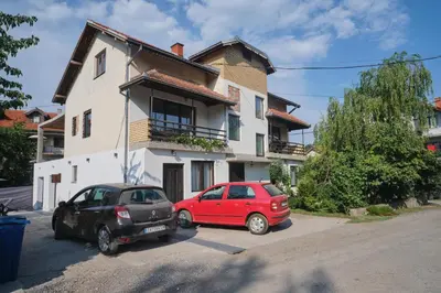 two cars parked in front of a house at Studio Melem 3 in Soko Banja