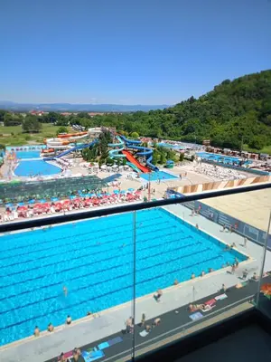 an overhead view of a large swimming pool at Jagodina Apartman Nastasija- gleda na Aqva park in Jagodina