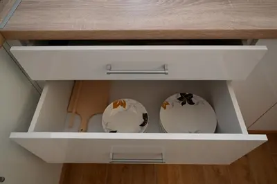 two plates in a drawer of a cabinet at Apartman Aleksa 5 VRNJAČKA BANJA in Vrnjačka Banja