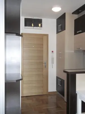 a hallway with a wooden door in a kitchen at Apartman Sanja in Vrnjačka Banja