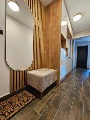 a hallway with a bench and a mirror at Apartman KING CENTAR in Vrnjačka Banja
