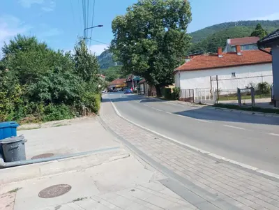 an empty street in a small town with at Apartman Petrovic 3 in Soko Banja