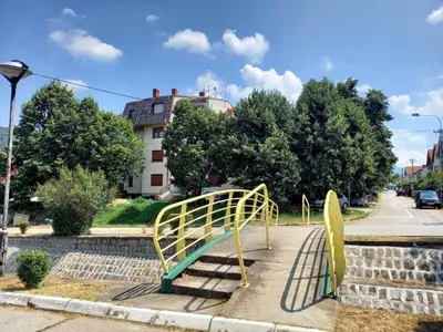 a group of yellow and green slides on a street at Apartman KEJ 64m2 in Surdulica