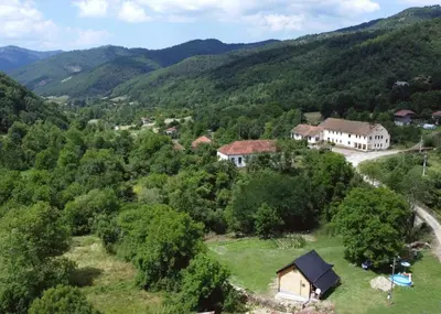 an aerial view of a house in the mountains at Deda Misina Koliba in Ćuštica