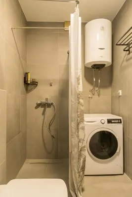a bathroom with a washing machine in a shower at Apartmani Putnik in Vrnjačka Banja