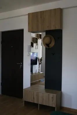 a room with a black door and a wooden table at Aria Apartman Sokobanja in Soko Banja