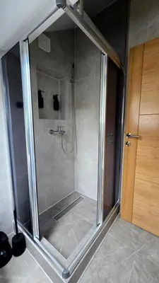 a shower with a glass door in a bathroom at Vila Dolina Mira in Zabrega