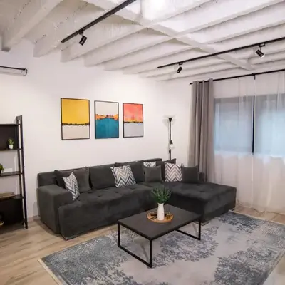 Style and Shine Sunrise Apartment