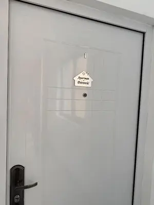 a door with a sign that says i am sorry at Apartman Petrovic in Vranje