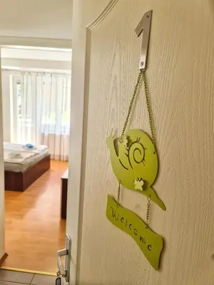 a door with a sign that says weasel at Maja Vujković Apartman 1 in Soko Banja