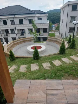 a courtyard with a tree in the middle of a building at Apartman Nina VB in Vrnjačka Banja