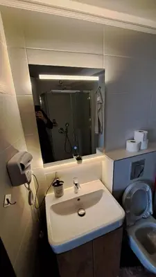 a bathroom with a sink and a mirror and a toilet at studio apartman Najdanović CENTAR in Vrnjačka Banja