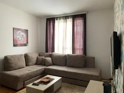 a living room with a couch and a table at Apartman 34, Kraljevi čardaci in Kopaonik