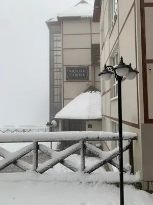 a street light in the snow next to a building at Apartman 34, Kraljevi čardaci in Kopaonik