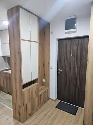a room with a wooden door and a kitchen at Pogled Contra in Kopaonik