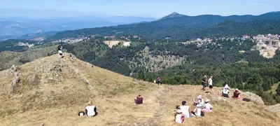 a group of people sitting on top of a mountain at Apartman Filipovic - Kraljevi Cardaci - Kopaonik in Kopaonik