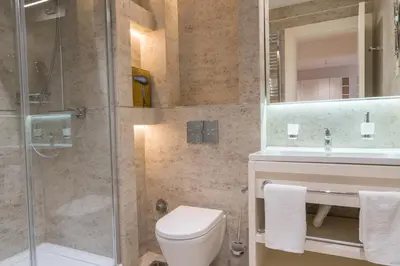a bathroom with a shower and a toilet and a sink at Apartman Mimi Zepterme Vrnjačka Banja in Vrnjačka Banja