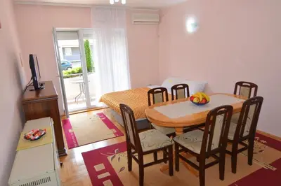 a dining room table and chairs in a room at Apartman Nidža in Vrnjačka Banja