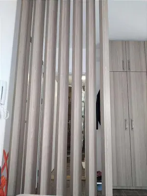 a room with a wall of wooden columns at Marta i Marija 2 in Vrnjačka Banja