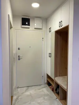 a white door in a room with a kitchen at Apartment Luka Lux in Vrnjačka Banja