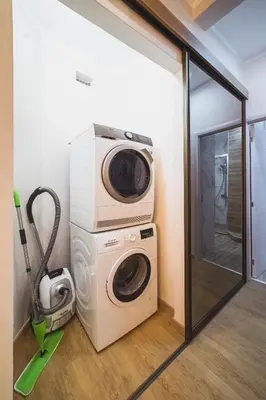 a washing machine and a washer in a room at Luka's apartment in Pirot