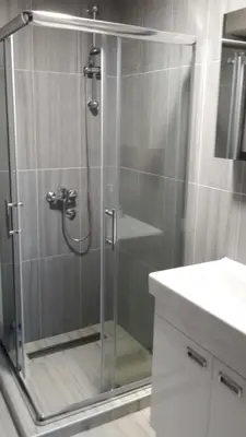a shower with a glass door in a bathroom at Kraljevi Cardaci SPA Aartment 1027 für 6 Personen in Kopaonik