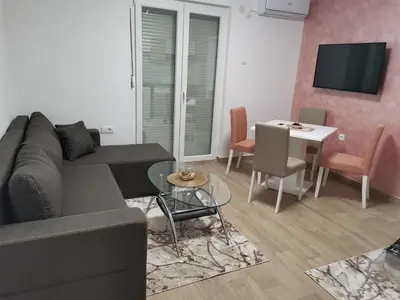 a living room with a couch and a table at Apartmani Vila Dragana Vrnjačka Banja in Vrnjci