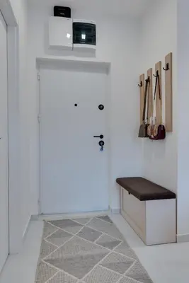 a room with a door with a bench next to it at Apartman Svitanje Vrnjacka banja in Vrnjačka Banja