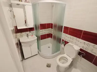 a bathroom with a toilet and a shower and a sink at Apartman-studio Sokobanja in Soko Banja