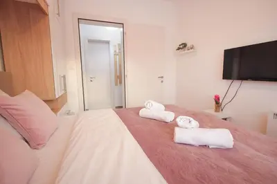 a bedroom with two towels on a bed at Apartman Babić Lux in Vrnjačka Banja