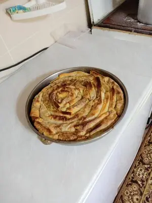 a pie in a pan on top of a counter at Seoska idila in Bela Palanka