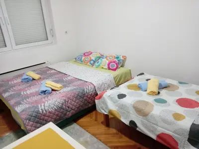 a bedroom with two twin beds with towels at Apartman Klinički Centar Niš in Niš