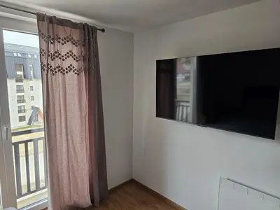 a room with a flat screen tv and a window at Kopaonik Alibi IRIS10 in Kopaonik