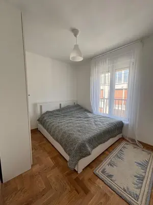 a bedroom with a bed and a window at Apartman Mirka, Vrnjačka Banja in Vrnjačka Banja