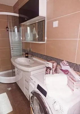 a bathroom with a washing machine and a sink at See U in Pegaz in Vrnjačka Banja