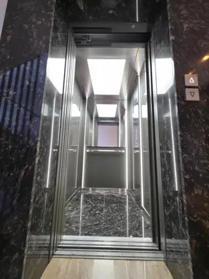 an elevator in a building with a glass door at Apartmani Central A20 & Free parking in Vrnjci
