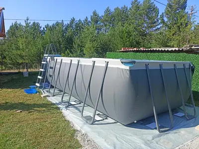 a row ofadders around a pool in a yard at Vikendica i apartman HS in Pirot
