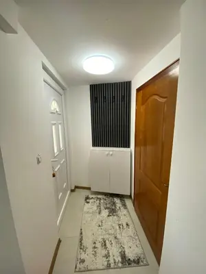 an empty hallway with a door and a rug at Apartman Porodična priča in Vrnjačka Banja