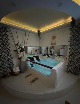 a bath room with a tub in a room at SpaNish apartman 5 in Niš