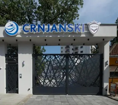 a garage with a sign on top of it at Apartmani Katnic in Jagodina