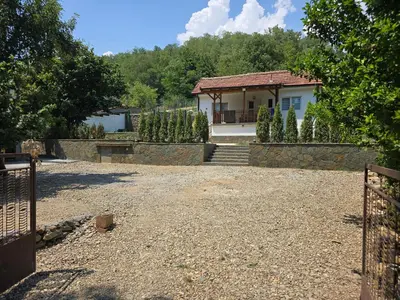a house with a fence in front of a yard at Seosko domaćinstvo Trajković