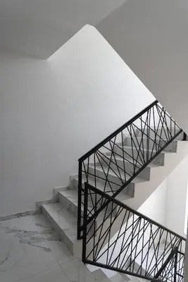 a staircase in a white room with a white ceiling at Lemona Apartmani Vrnjačka Banja in Vrnjci
