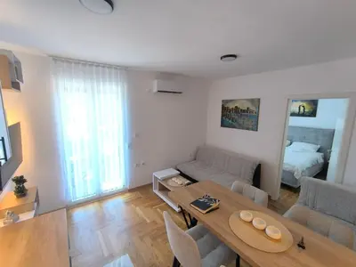 a living room with a table and a couch at Apartman Vujanac in Vrnjačka Banja